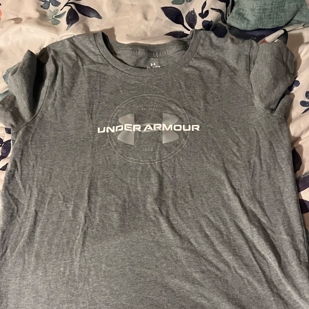 Gray under armor shirt